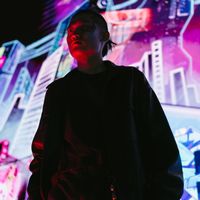 用户头像：黑色夹克男生
